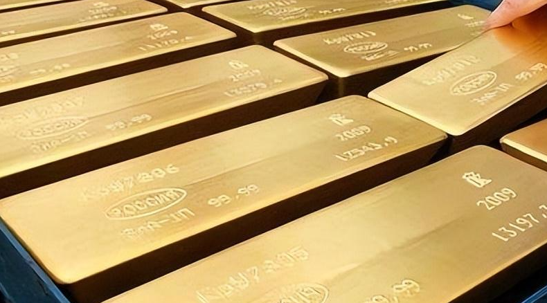 Nasdaq Plunges Over 3.5%, Spot Gold Falls Below $2600