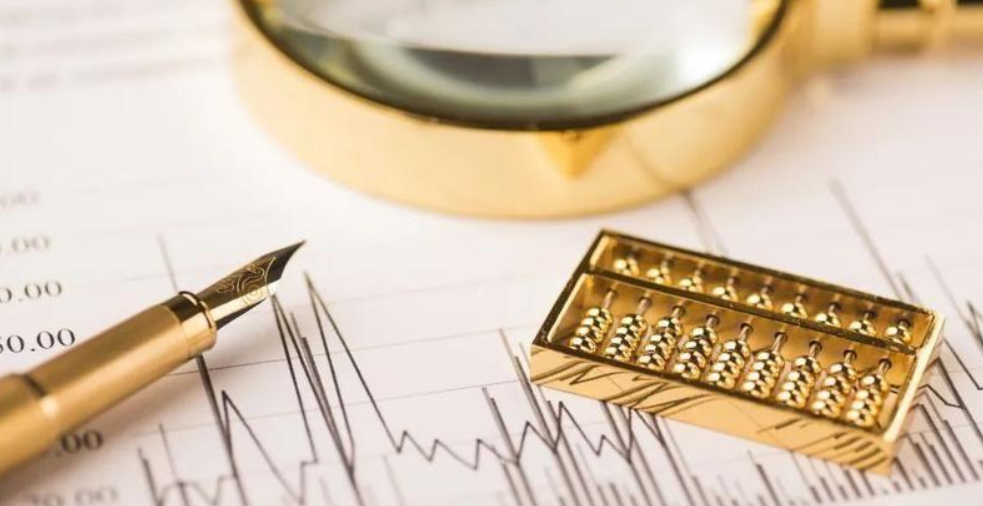 Is the Ruble Collapsing? Russia's Economic Defense?